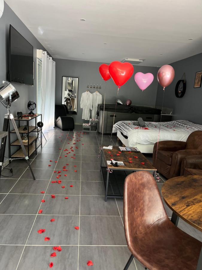 Love Room - La Parenthese Saint-Bauzille-de-la-Sylve Exterior photo