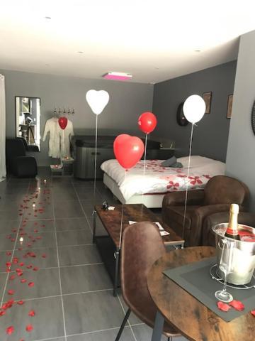 Love Room - La Parenthese Saint-Bauzille-de-la-Sylve Exterior photo